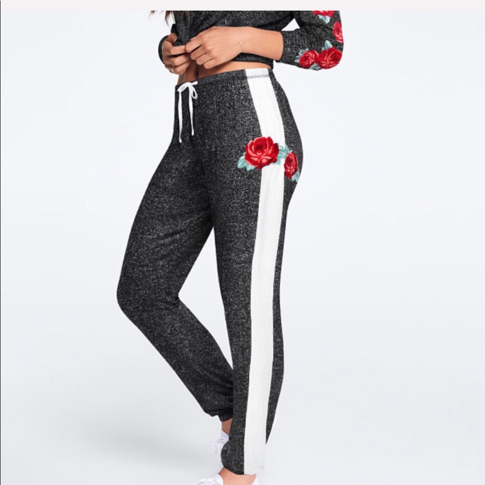 VS PINK Roses Cozy Classic Pants Sweatpants - Picture 5 of 5